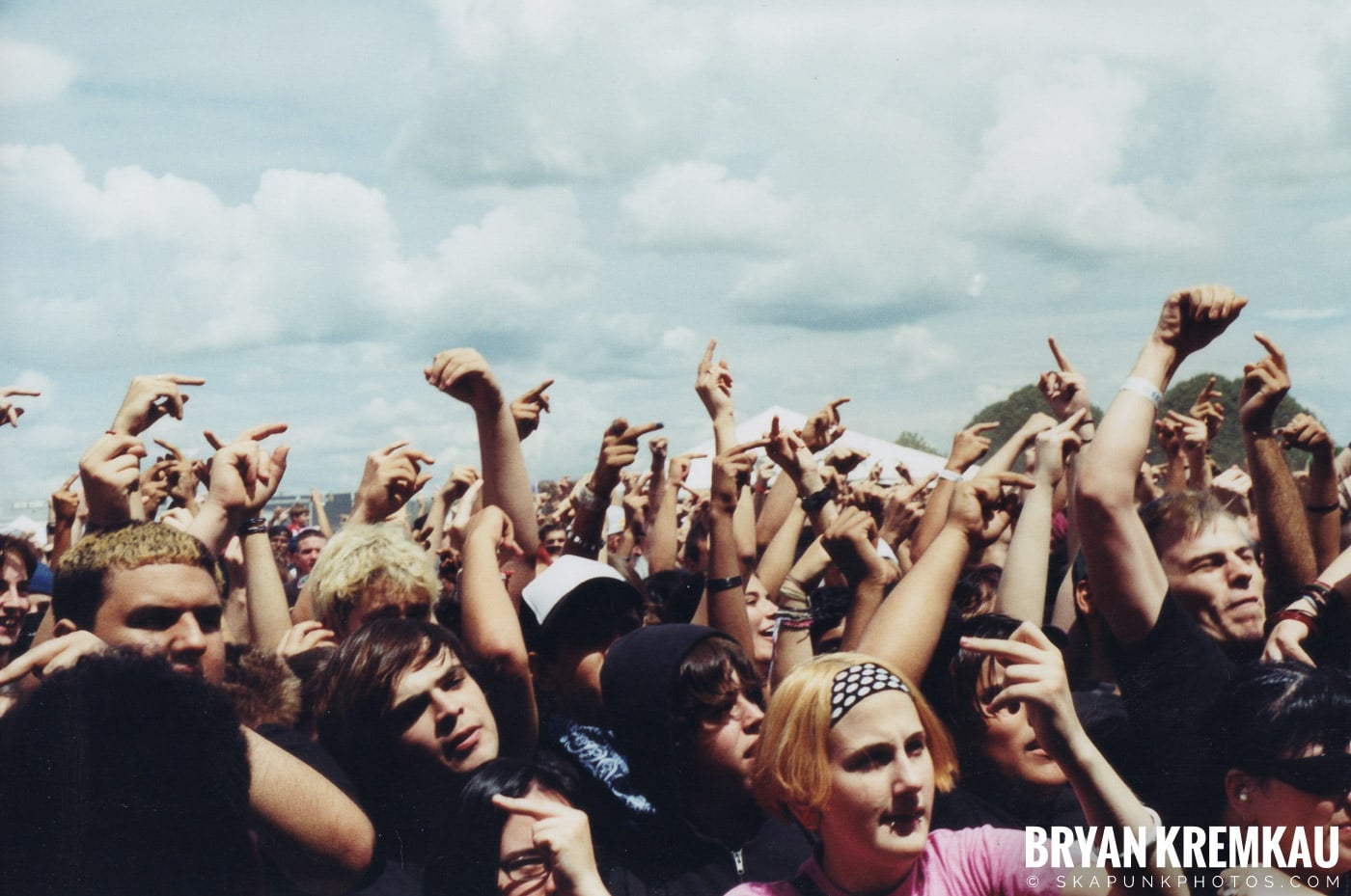 Crowd Shots @ Vans Warped Tour, Randall's Island, NYC - 8.7.04 (8)