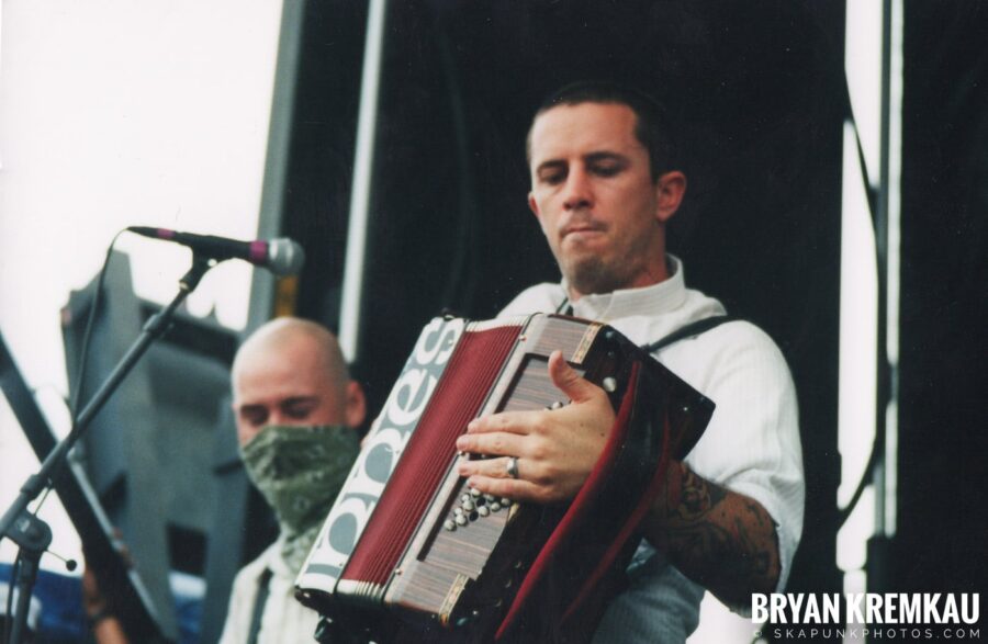 Flogging Molly @ Vans Warped Tour, Randall's Island, NYC - 8.4.01 (8)